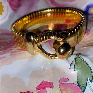 Elegant Gold Vintage-Inspired Bracelet